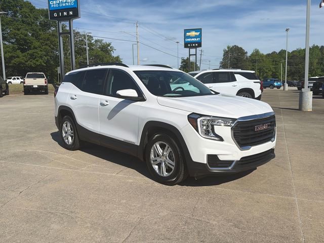 Used 2024 GMC Terrain SLE w/ Driver Convenience Package image 3