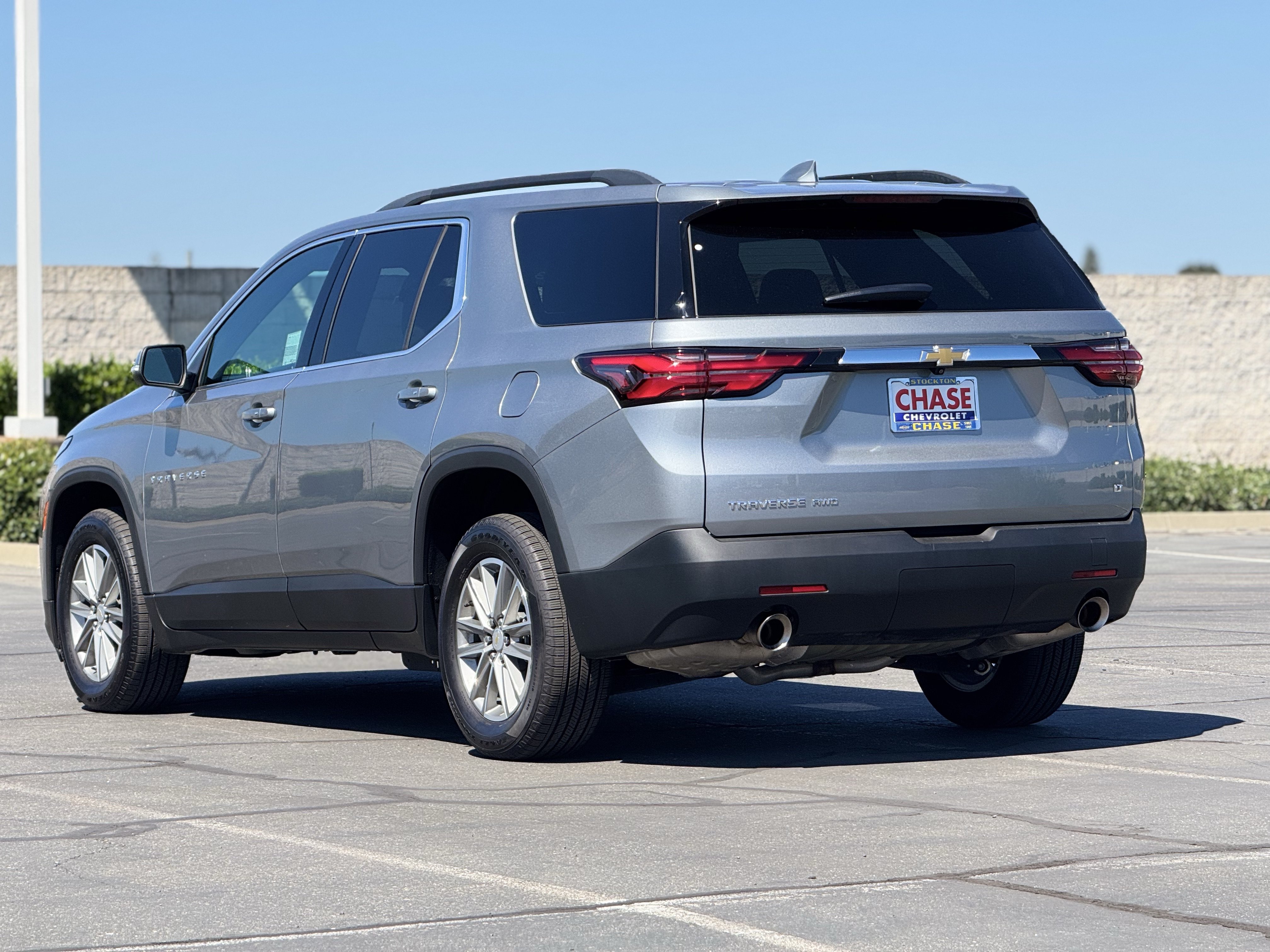 Certified 2023 Chevrolet Traverse LT w/ LPO, Cargo Package AWD/4WD image 5