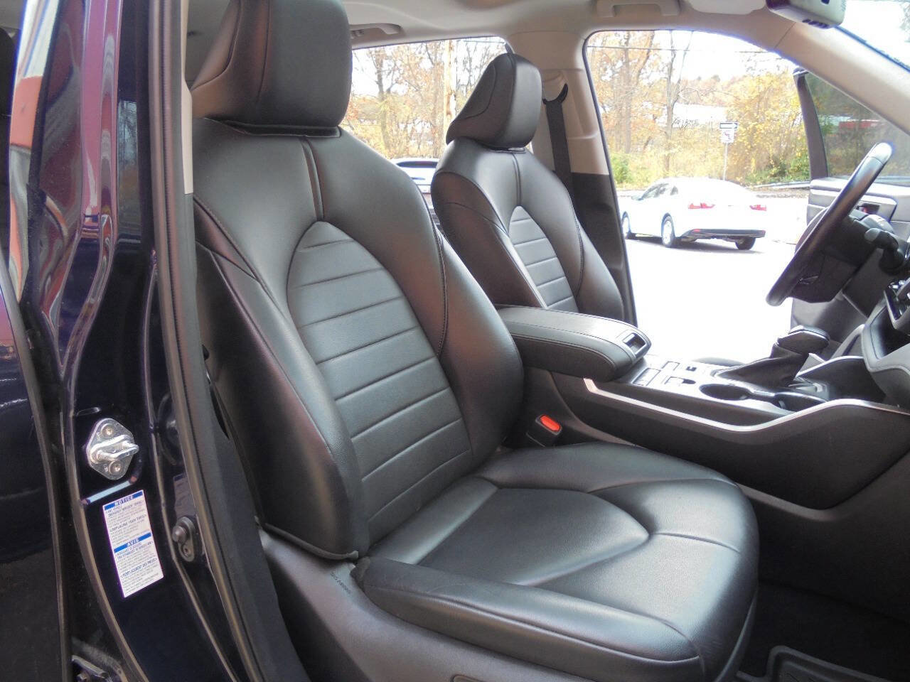 Used 2021 Toyota Highlander XLE AWD/4WD image 10