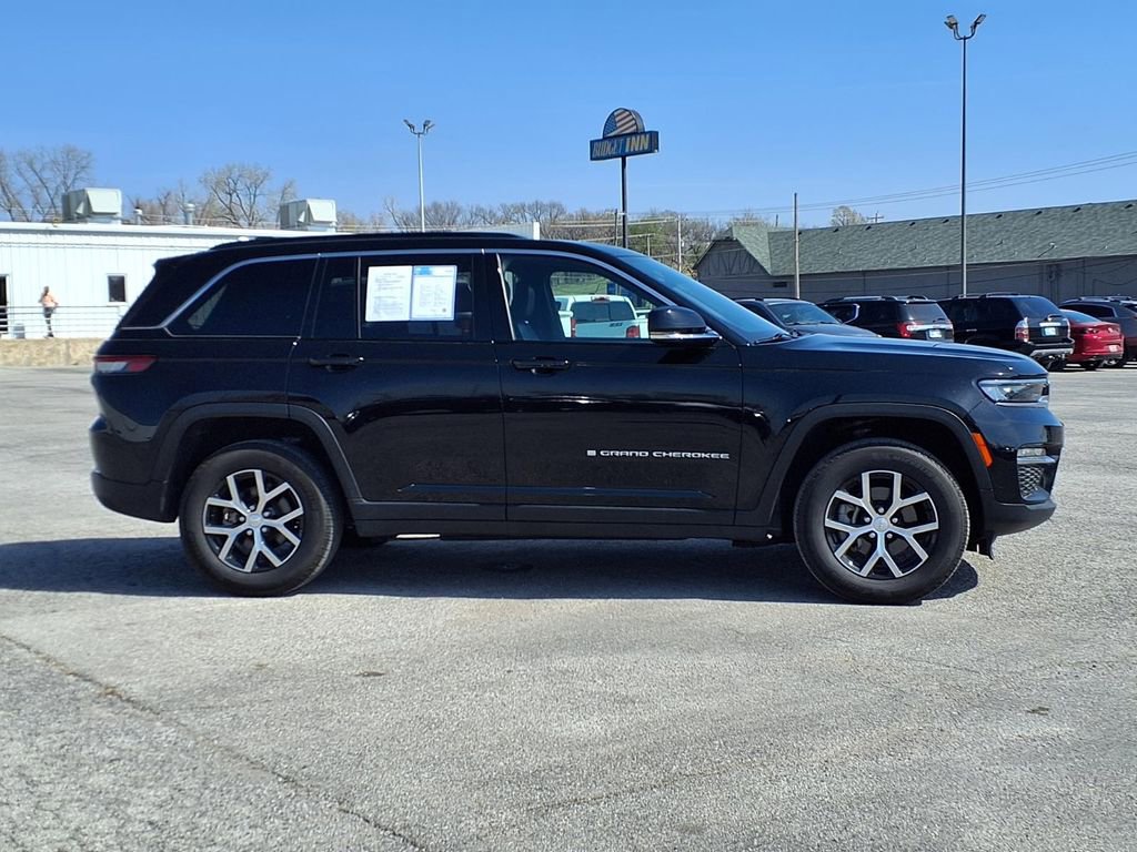 Used 2024 Jeep Grand Cherokee Limited RWD image 8