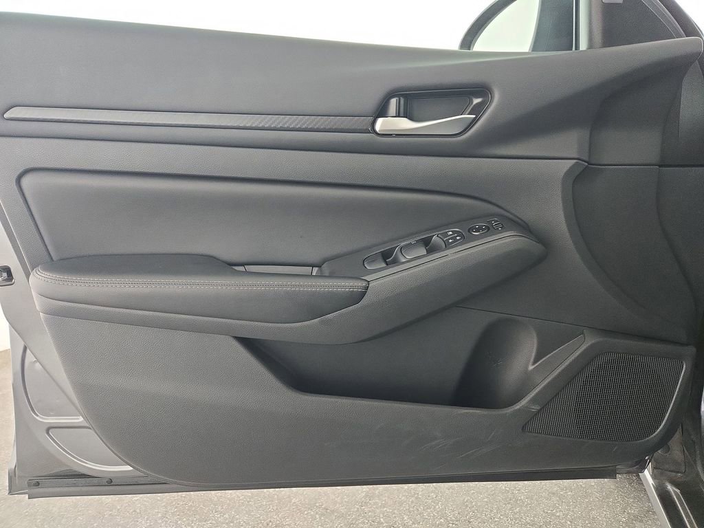 Used 2025 Nissan Altima 2.5 SV image 26