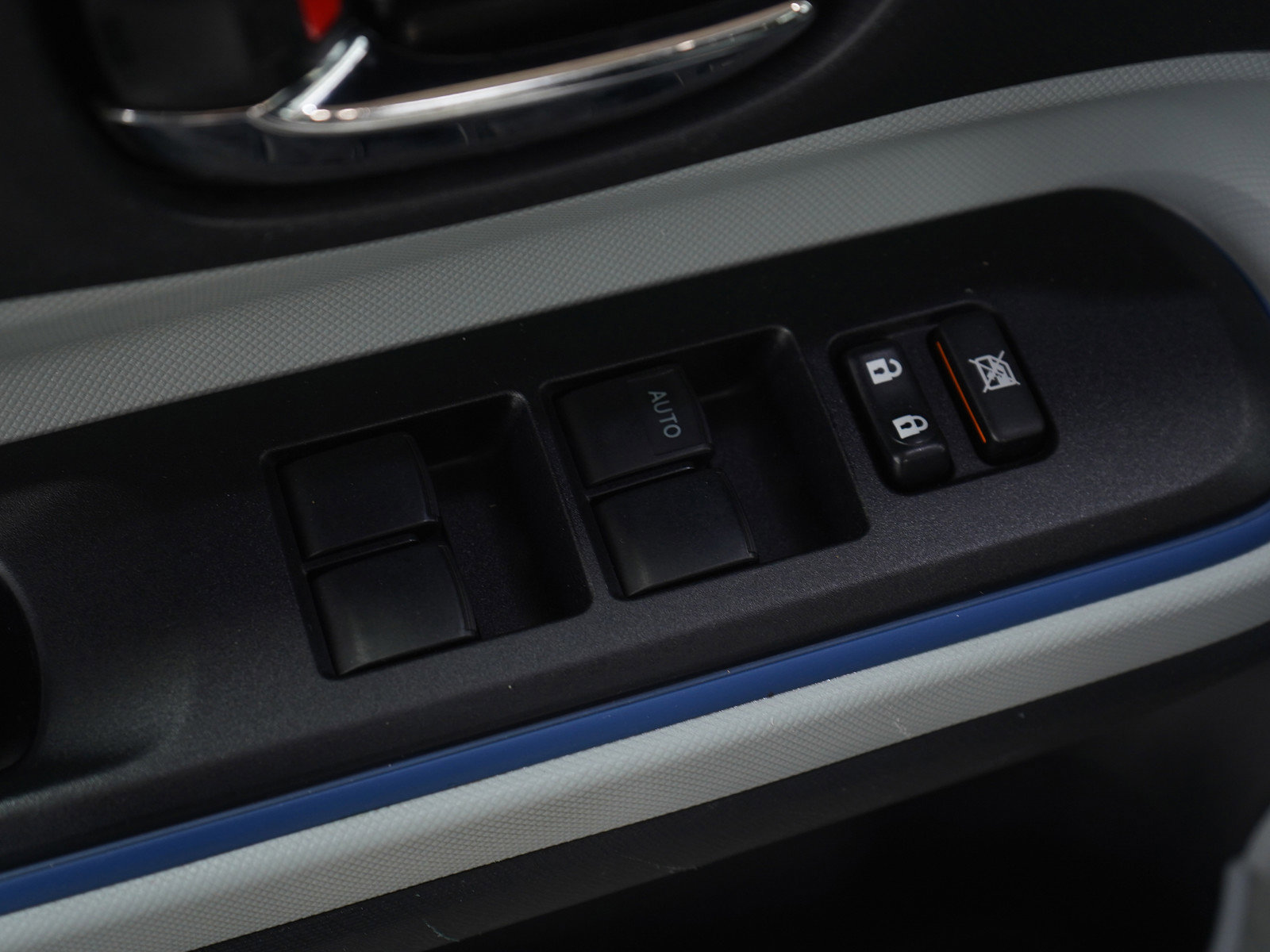 Used 2013 Toyota Prius C Two image 19