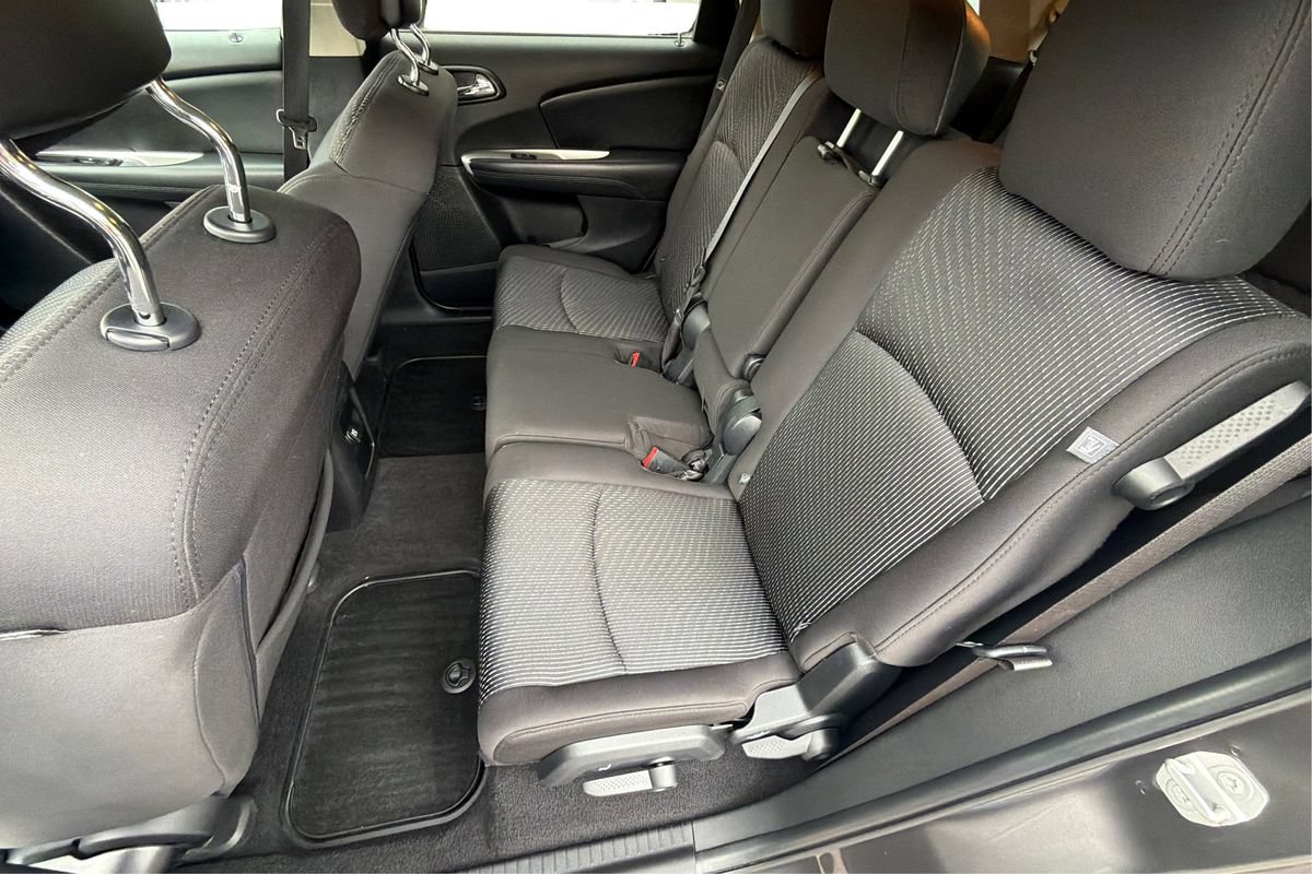Used 2016 Dodge Journey SE w/ Flexible Seating Group FWD image 10