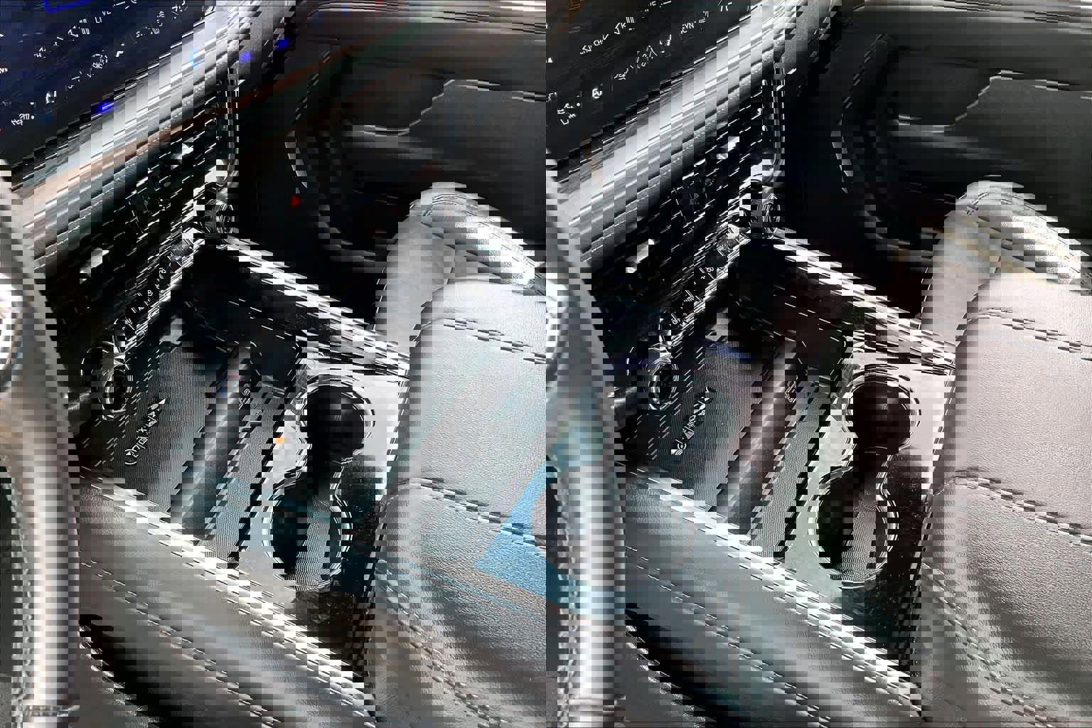 Used 2025 Chevrolet Suburban LT image 16