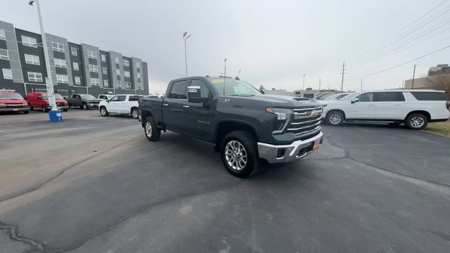 Used 2025 Chevrolet Silverado 2500 LTZ w/ LTZ Plus Package image 2
