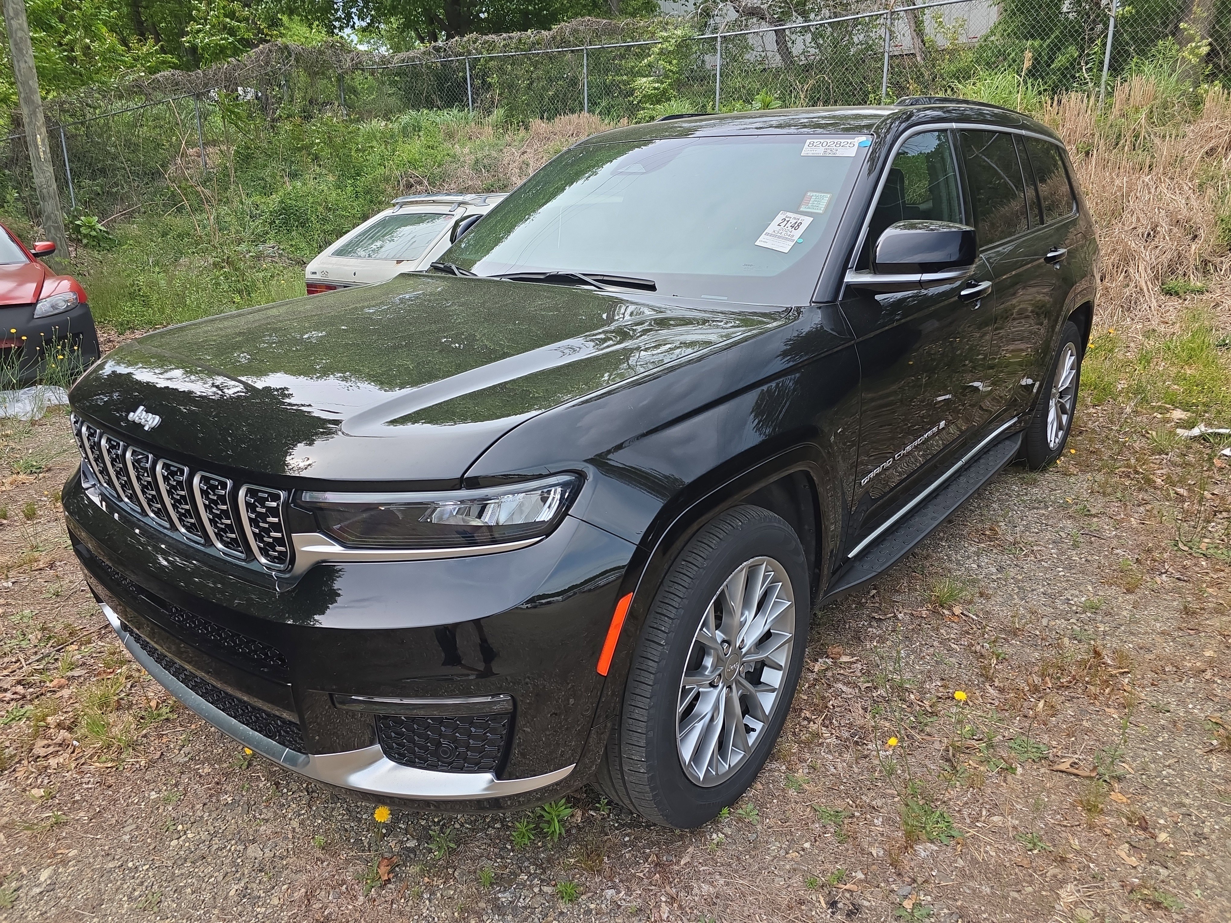 Used 2024 Jeep Grand Cherokee L Summit w/ Rear Seat Video Group I AWD/4WD image 3