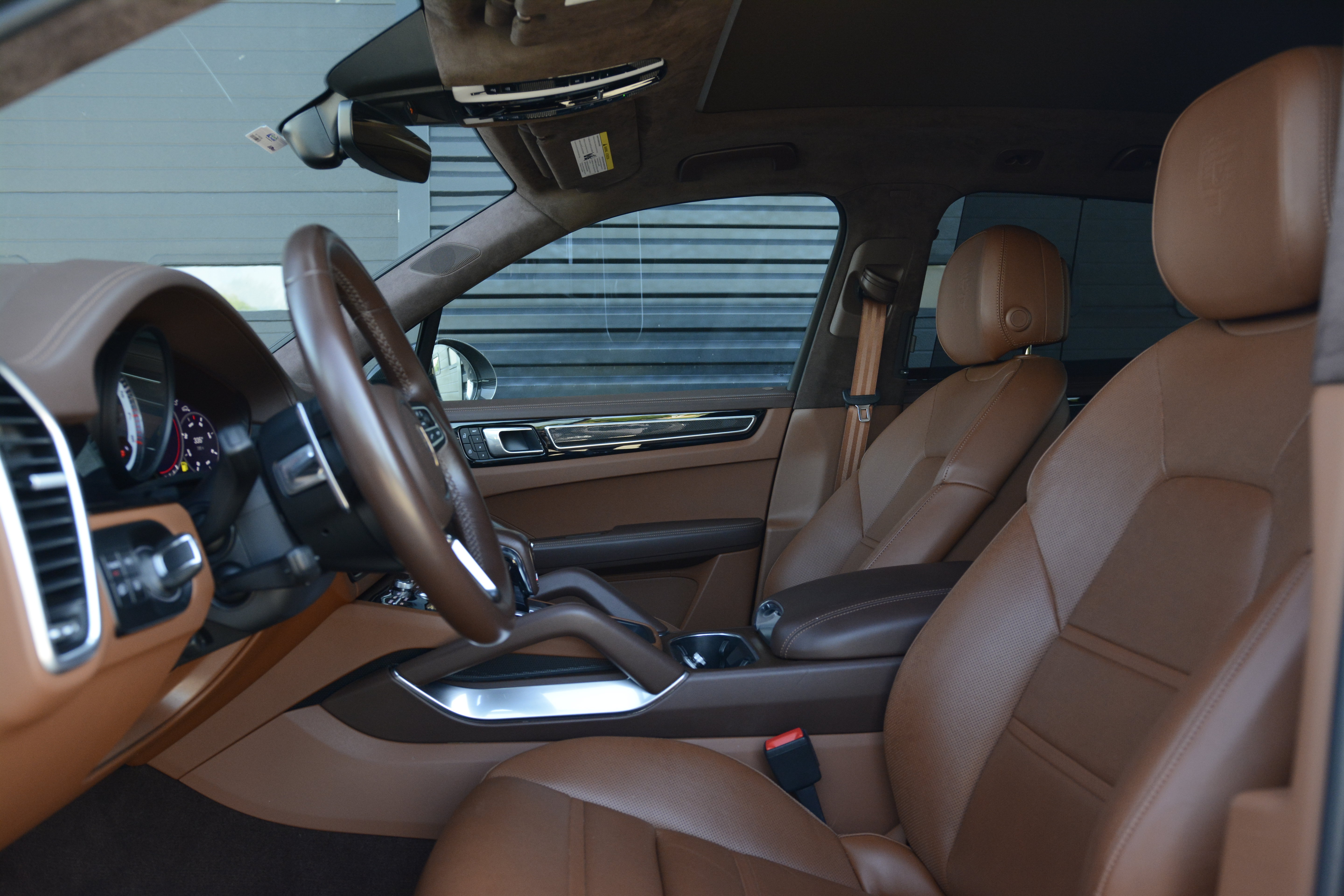Certified 2023 Porsche Cayenne Turbo AWD/4WD image 15