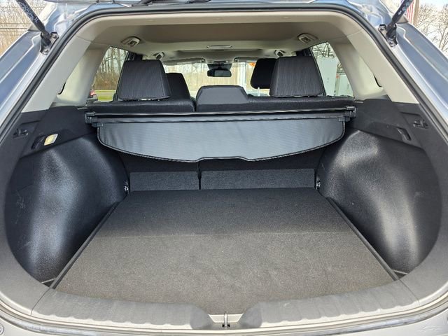 Used 2023 Toyota Corolla Cross LE w/ Moonroof Package image 17