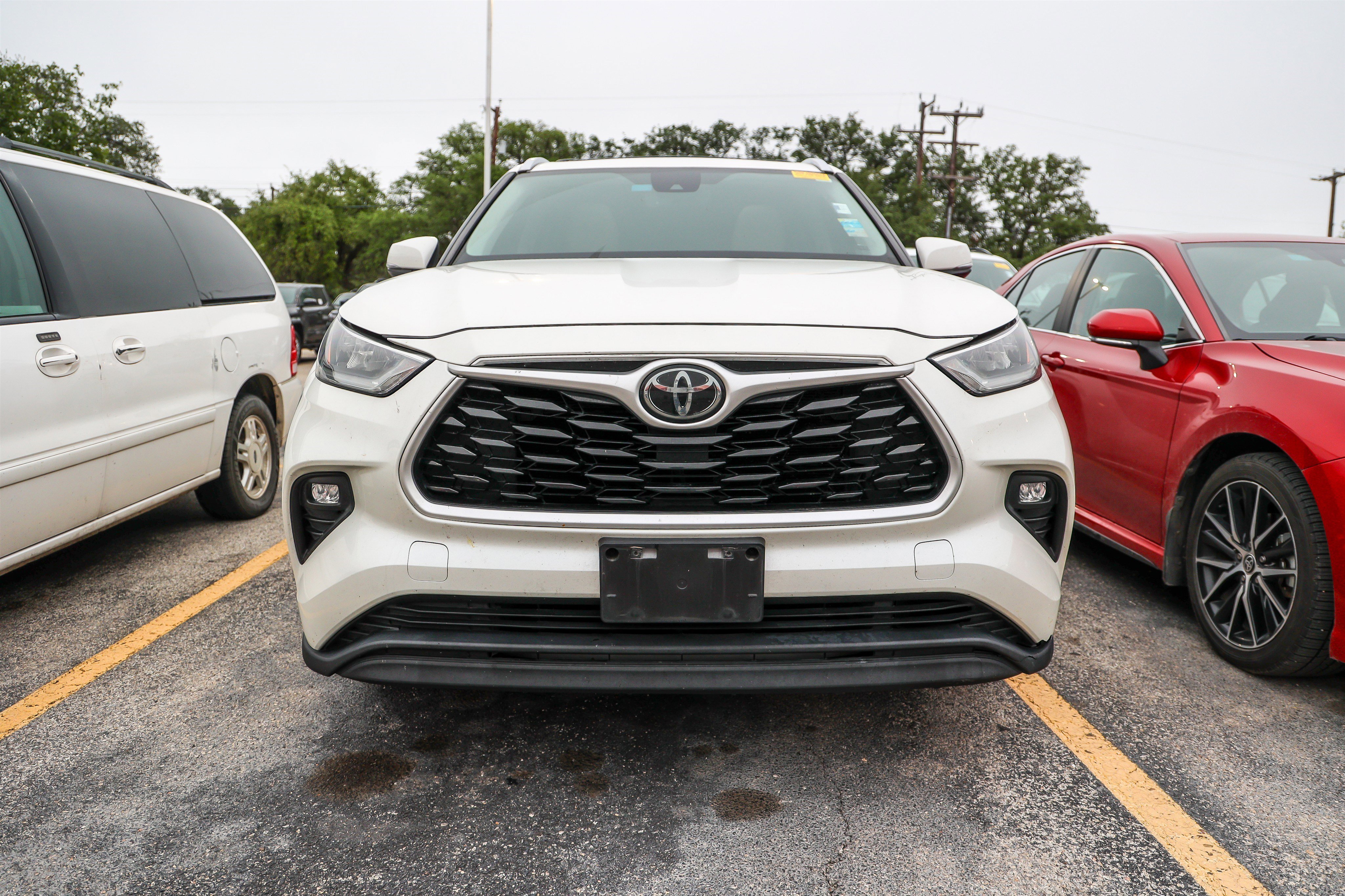 Used 2020 Toyota Highlander XLE FWD image 4