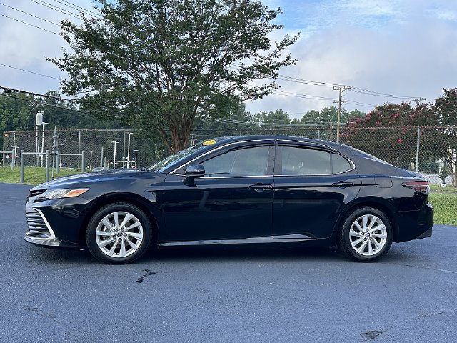 Used 2023 Toyota Camry LE FWD image 5