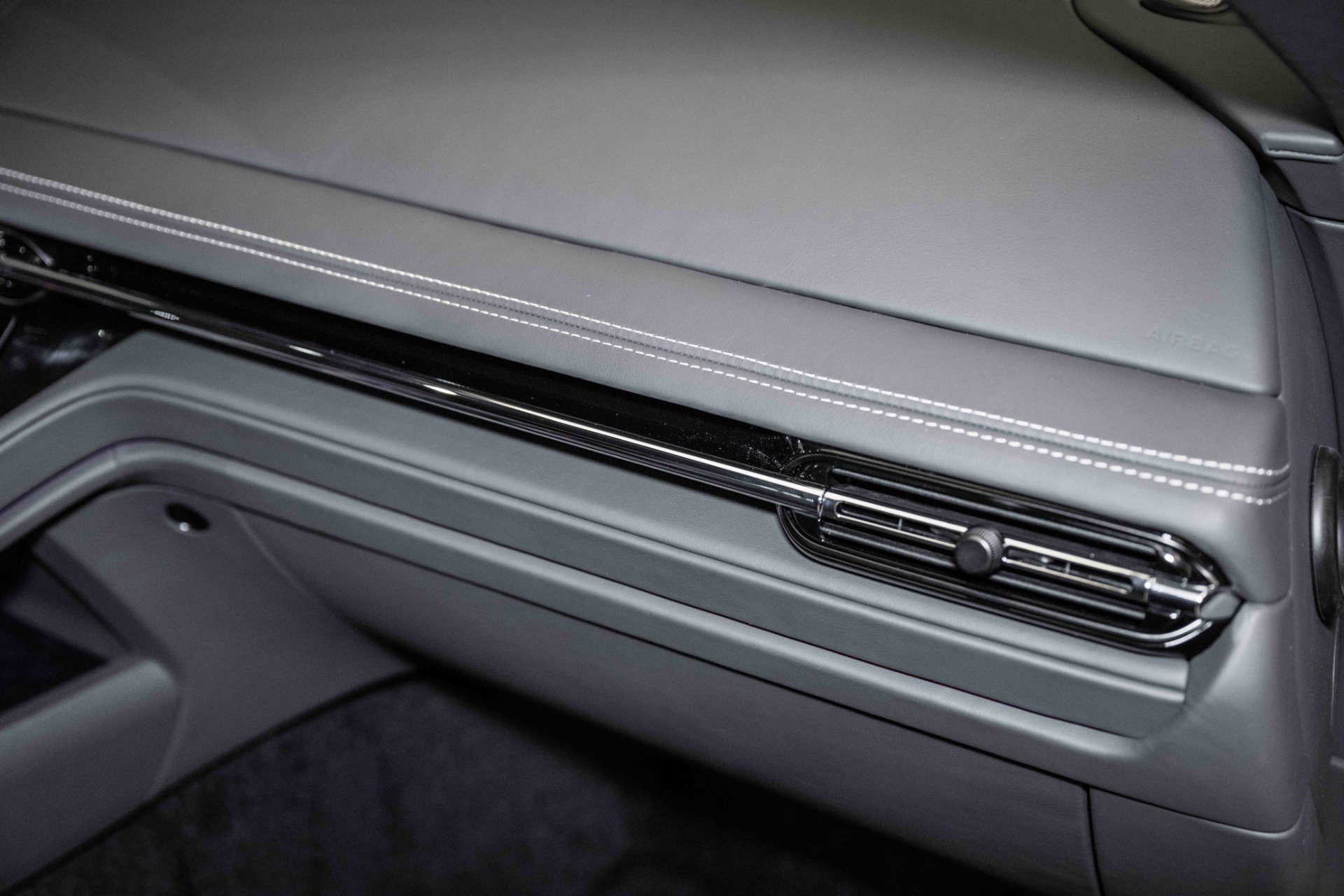 Used 2024 Aston Martin DB12 Coupe image 34