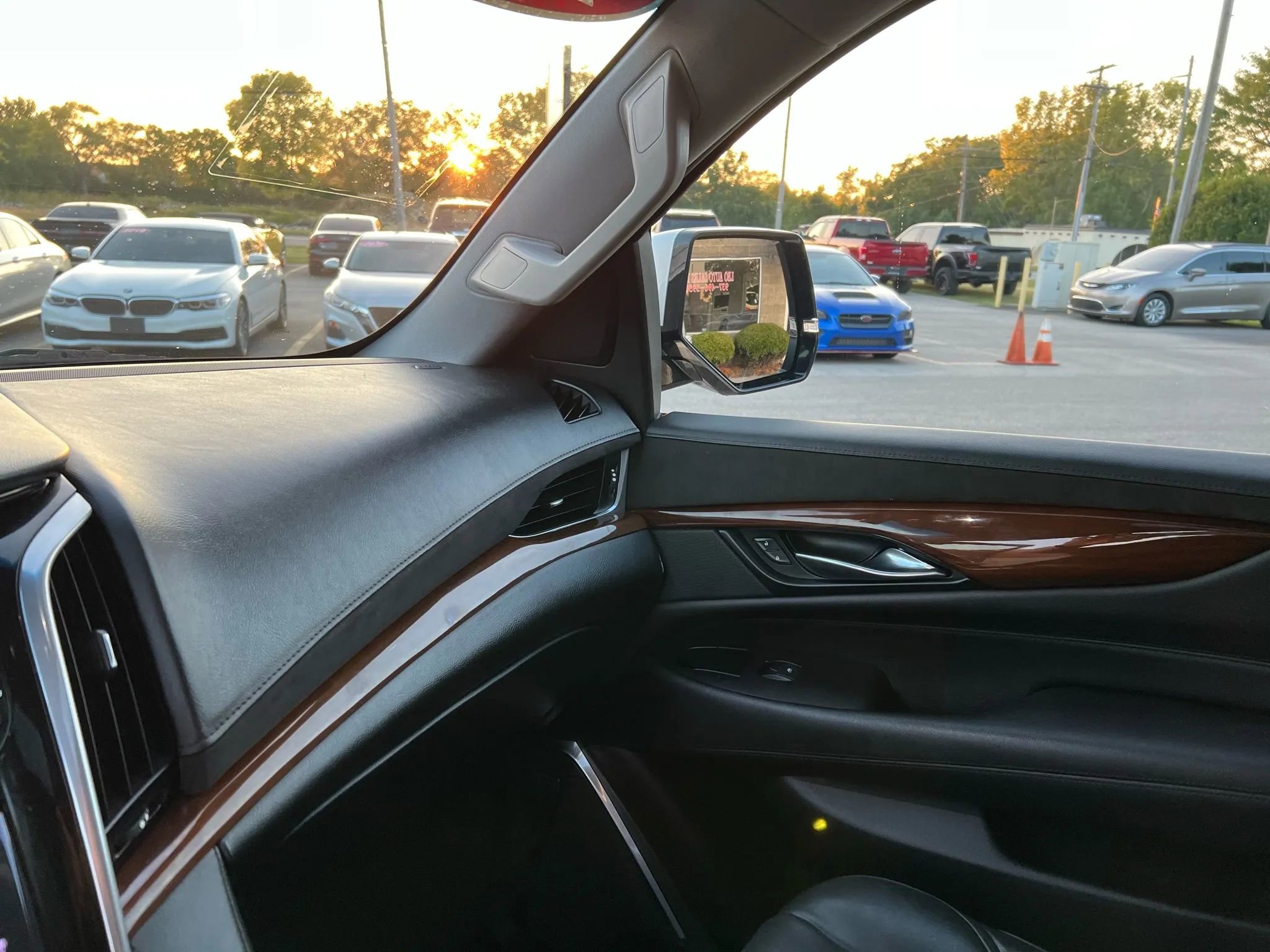 Used 2020 Cadillac Escalade ESV Luxury image 15