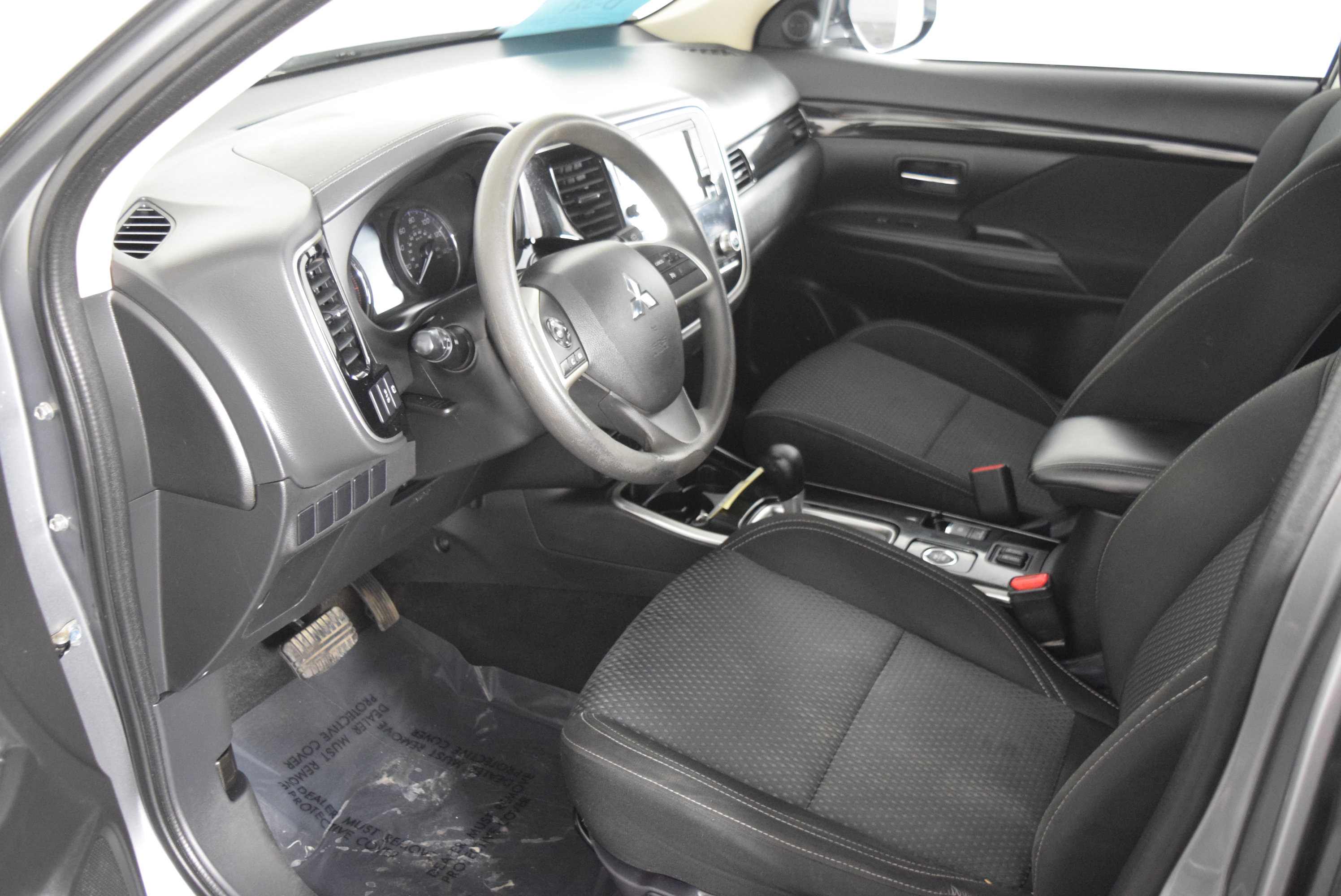 Used 2020 Mitsubishi Outlander ES image 25