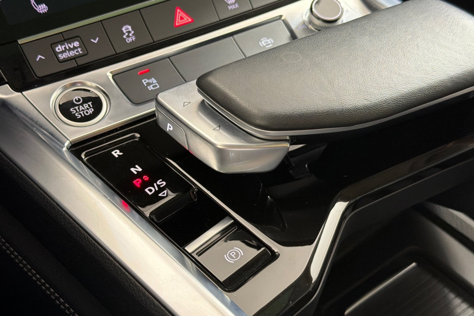 Used 2024 Audi Q8 e-tron Premium AWD/4WD image 21