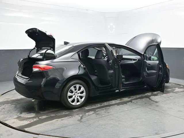 Used 2025 Toyota Corolla LE FWD image 31