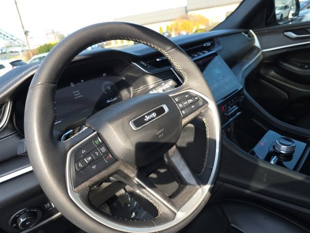 Used 2024 Jeep Grand Cherokee L Limited w/ Luxury Tech Group II image 19