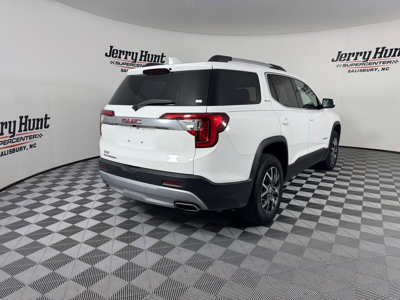 Used 2023 GMC Acadia SLE w/ Driver Convenience Package image 9