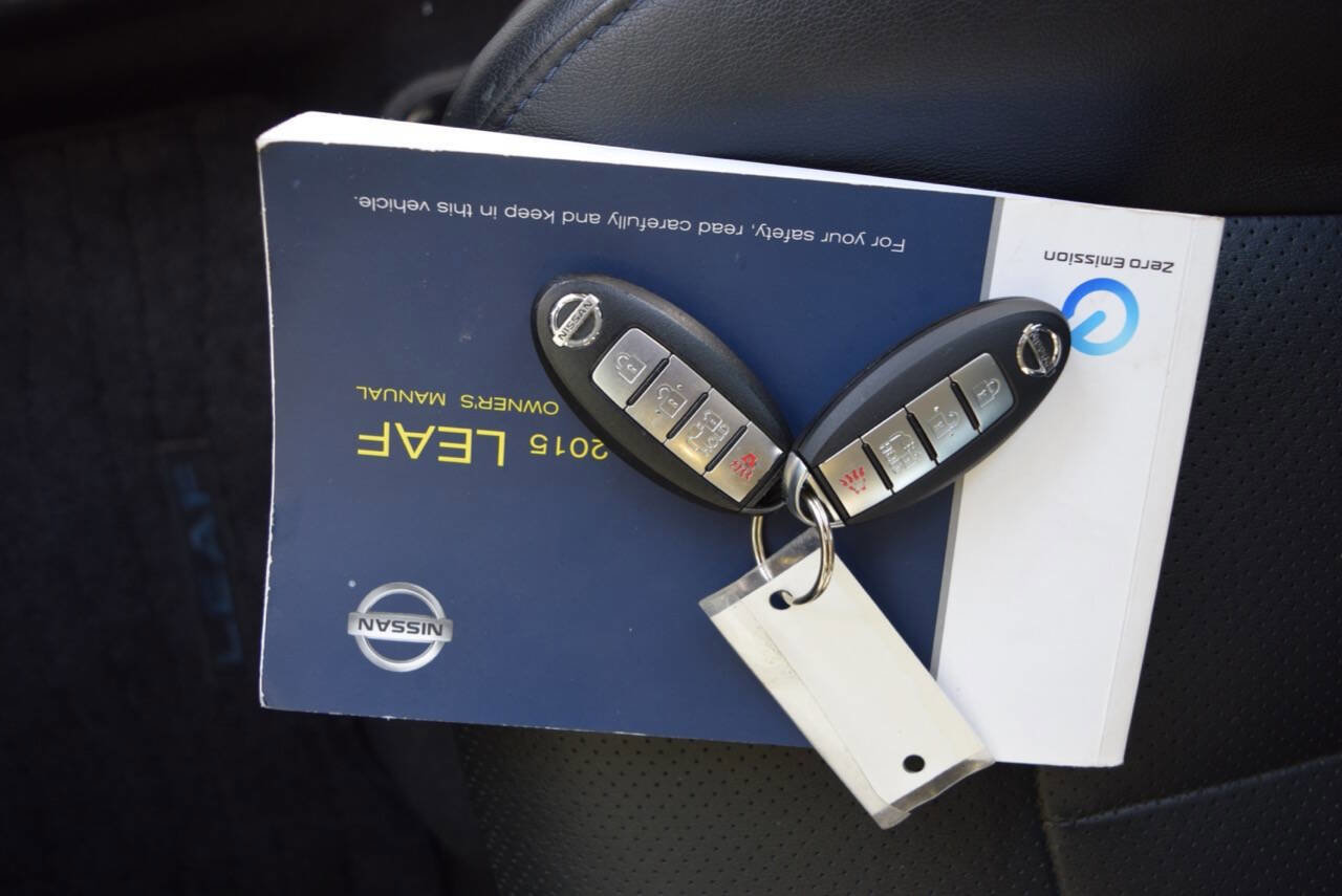 Used 2015 Nissan Leaf SL w/ Premium Package image 18