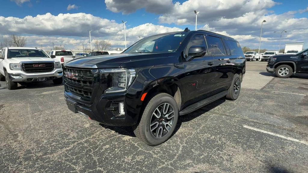Used 2022 GMC Yukon XL AT4 AWD/4WD image 4