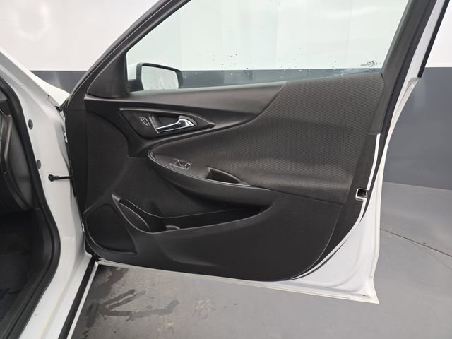 Used 2017 Chevrolet Malibu LT image 40