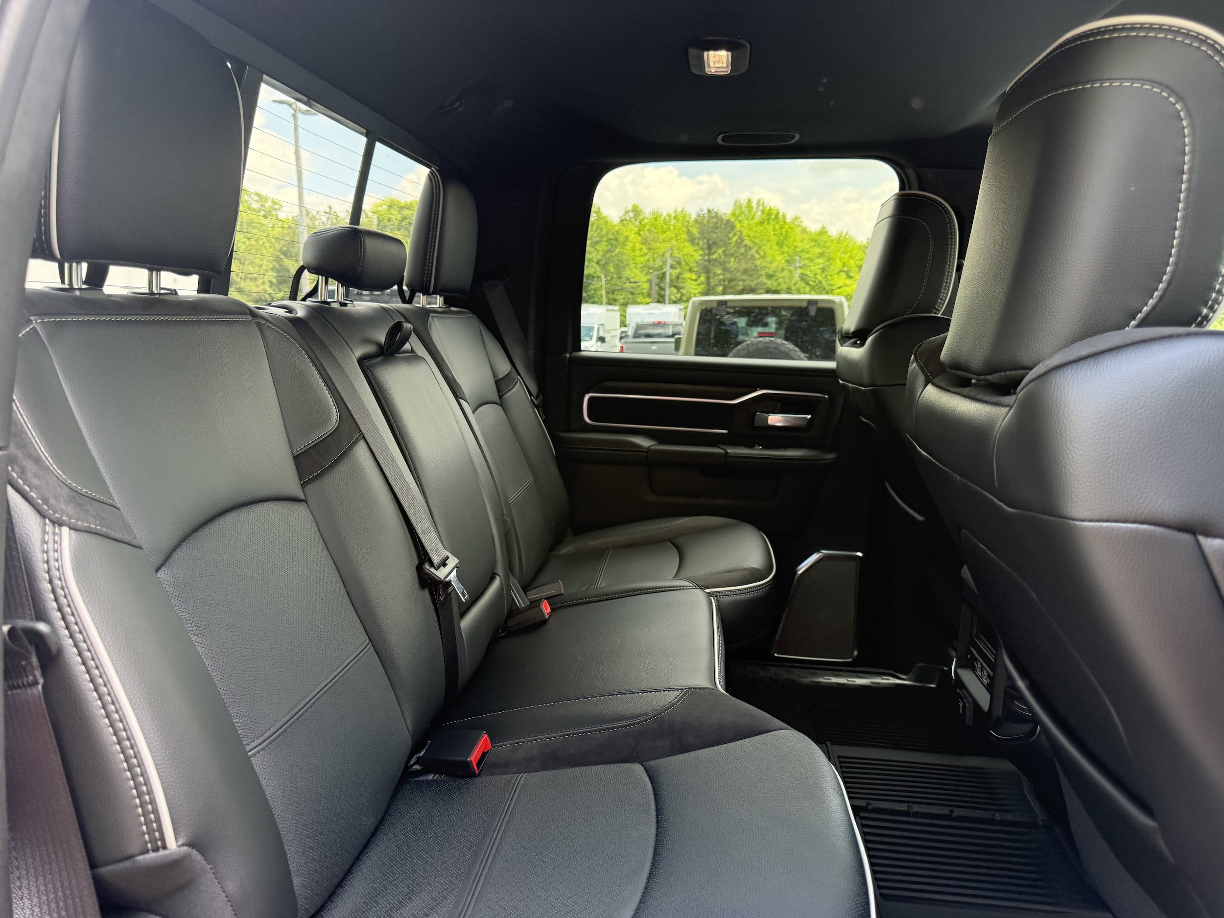 New 2026 RAM 2500 Laramie AWD/4WD image 18