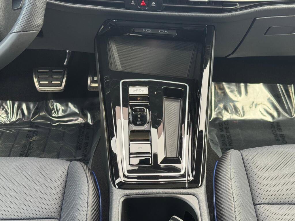 Used 2026 Volkswagen Golf 2.0T image 13