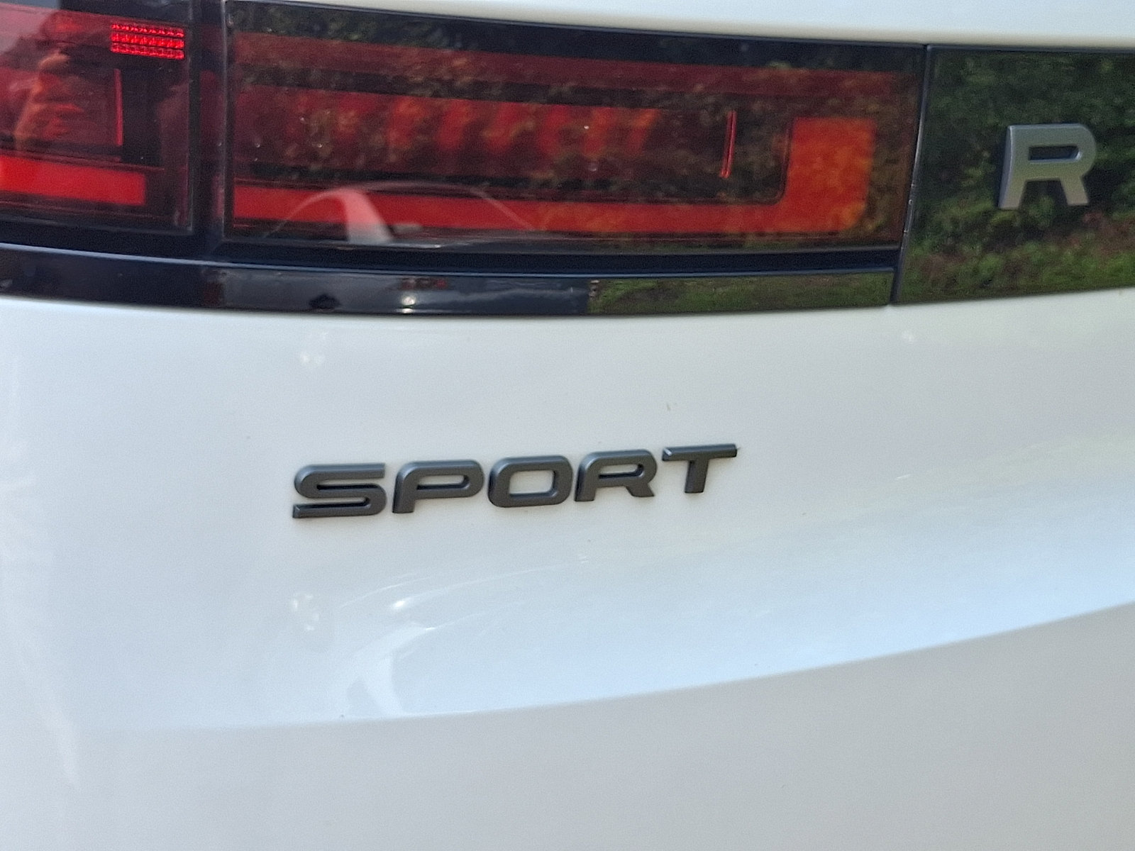 Used 2024 Land Rover Range Rover Sport SE AWD/4WD image 30