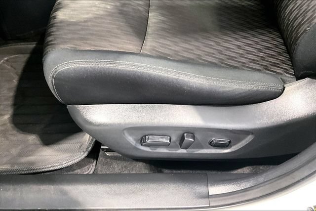Used 2019 Nissan Rogue S FWD image 23