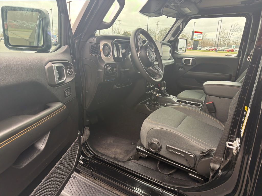 Used 2025 Jeep Wrangler Unlimited Sahara image 7