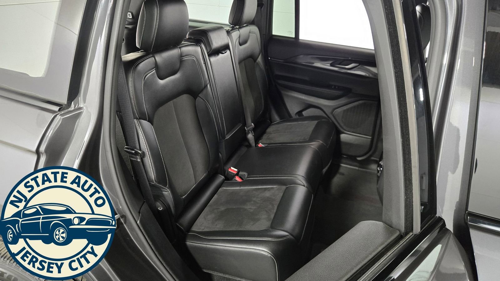 Used 2023 Jeep Grand Cherokee Altitude image 35