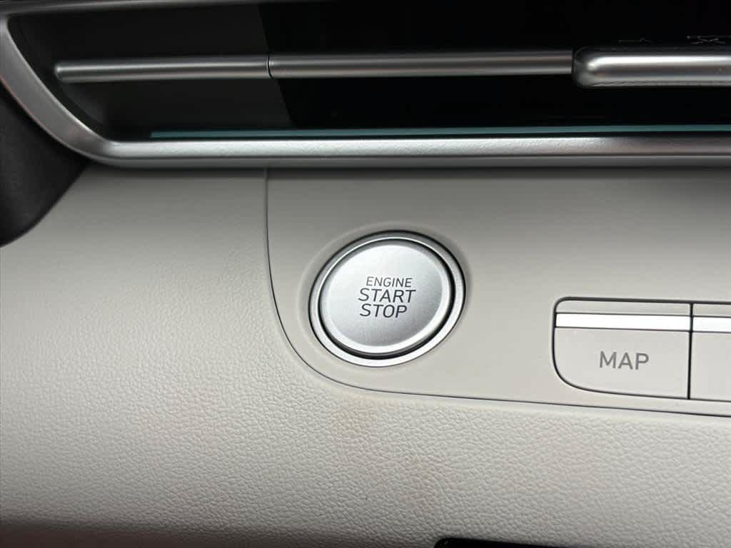 Used 2024 Hyundai Elantra Limited FWD image 18