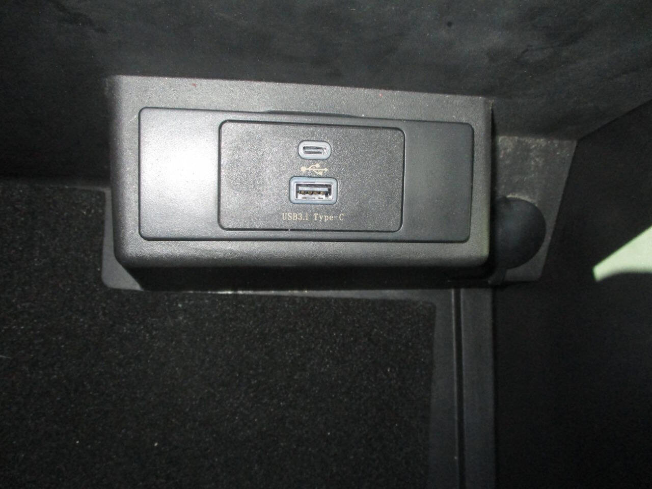 Used 2013 Ford F150 Limited image 25