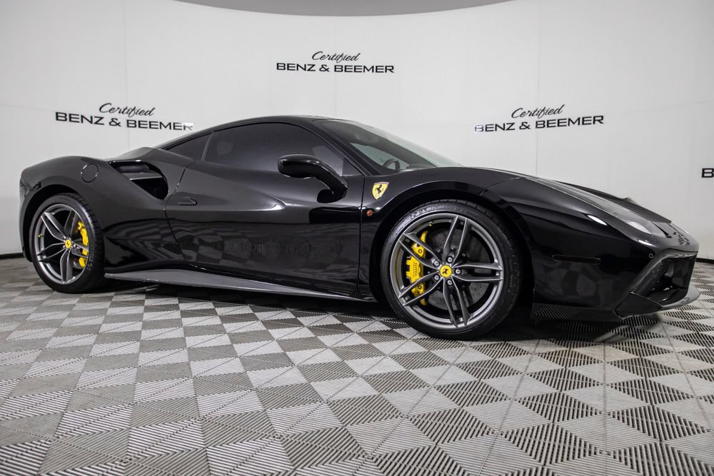 Used 2017 Ferrari 488 GTB RWD image 2
