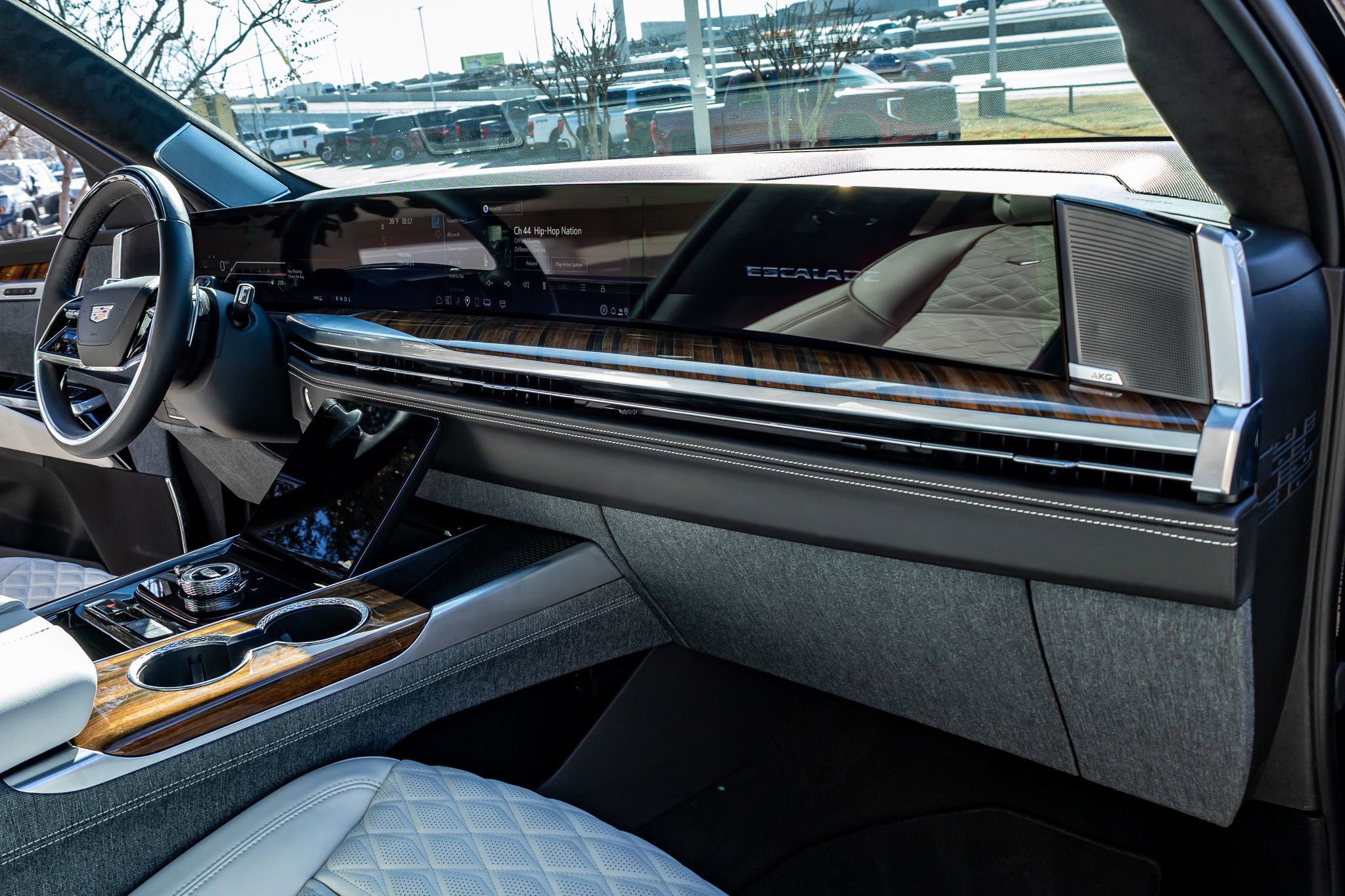 Used 2026 Cadillac Escalade ESV Platinum Sport w/ LPO, ONYX Package image 18