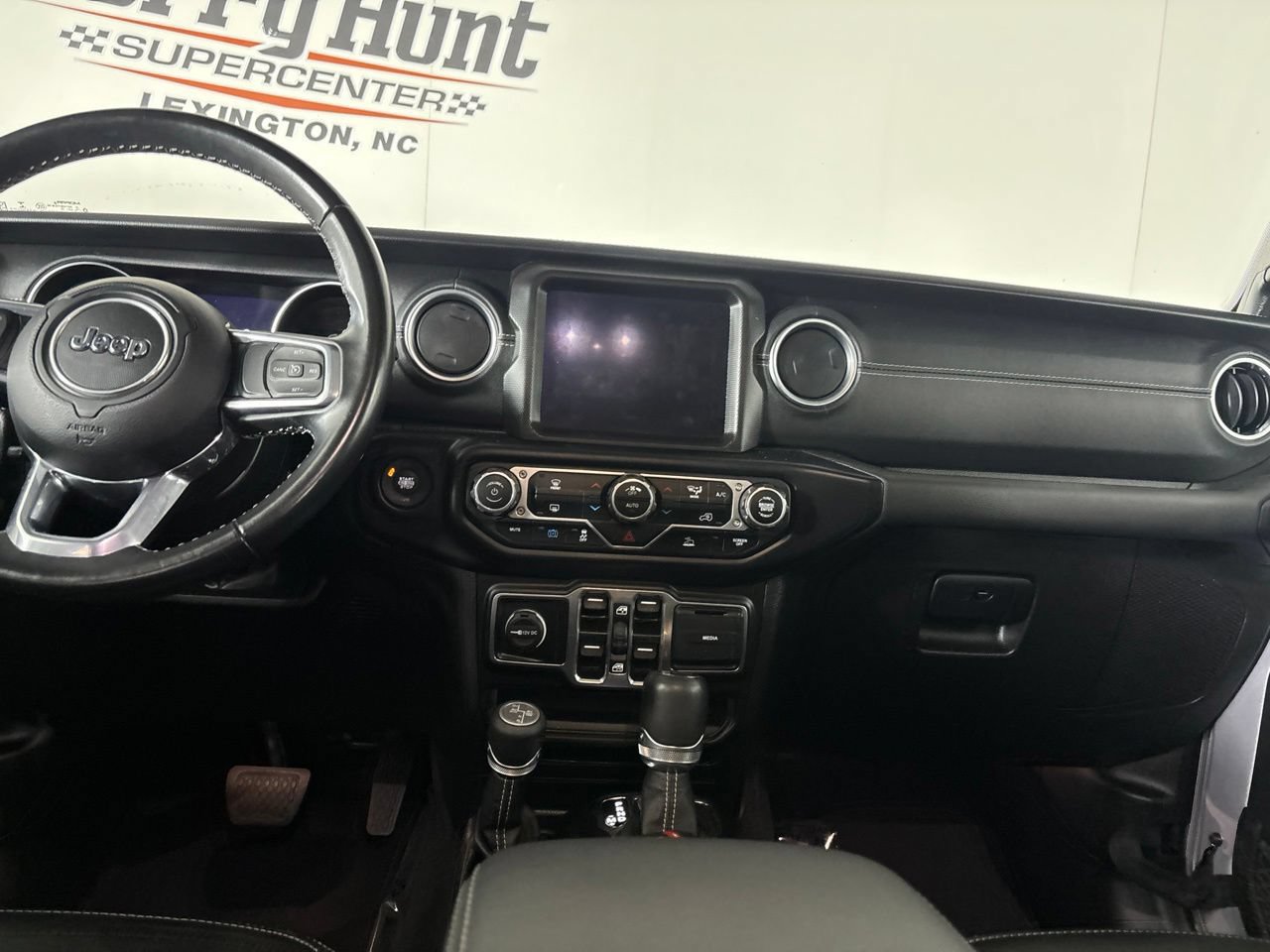Used 2022 Jeep Wrangler Unlimited Sahara AWD/4WD image 21