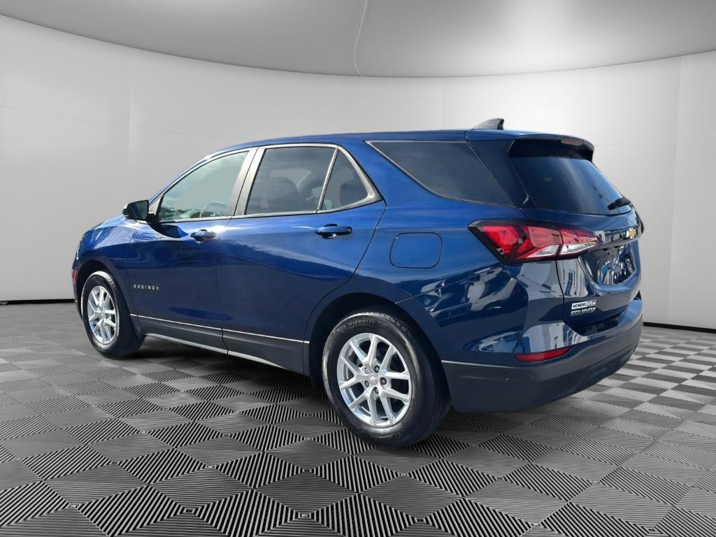 Used 2023 Chevrolet Equinox LS w/ LS Convenience Package FWD image 3