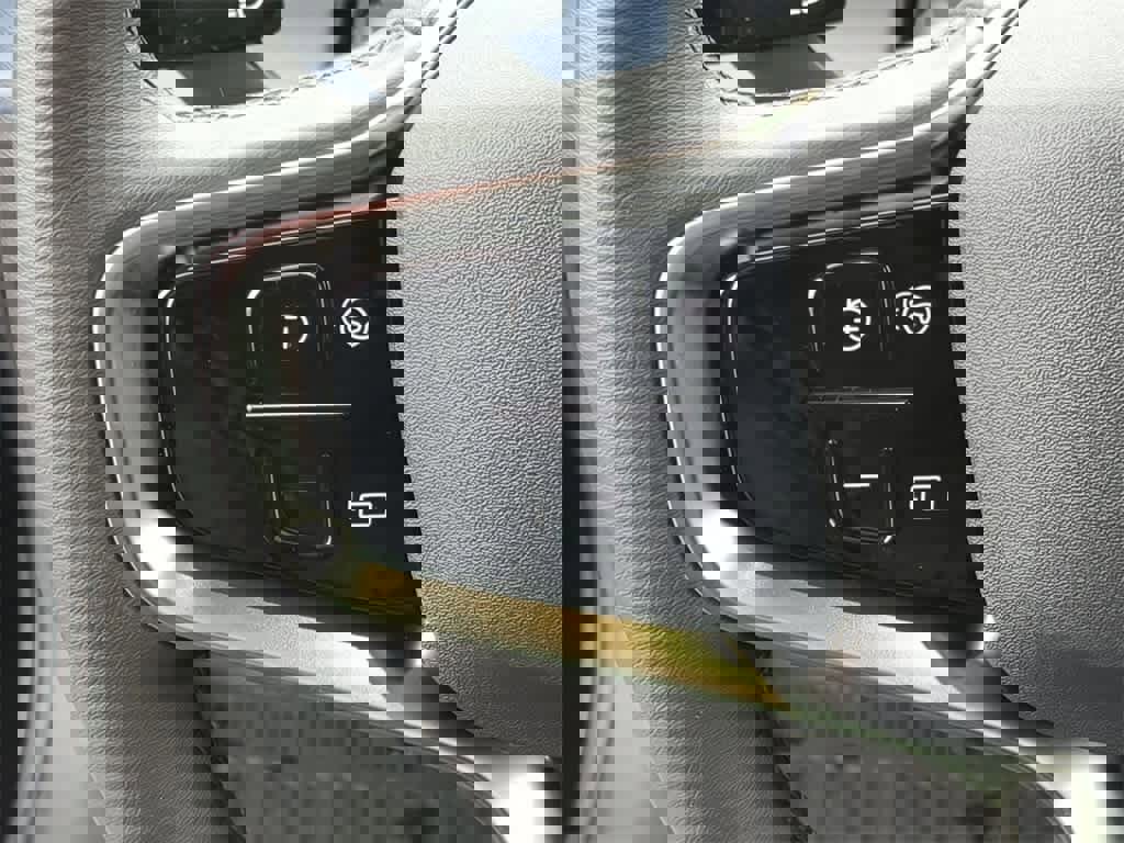 Used 2025 Volvo EX30 Plus w/ Protection Package Premier image 22