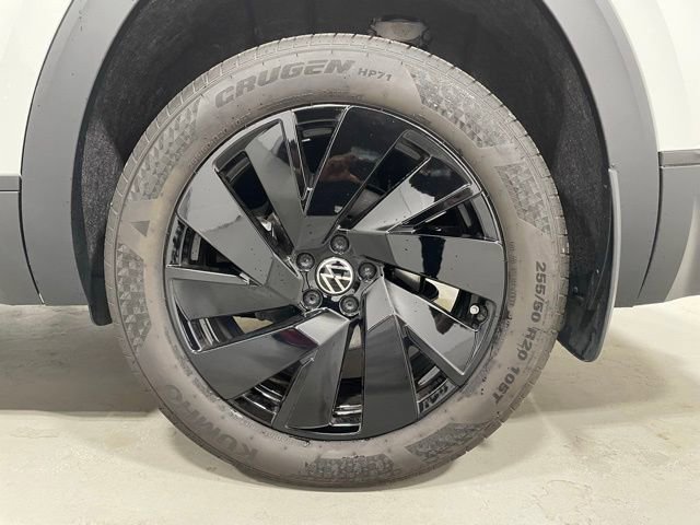 Used 2025 Volkswagen Atlas SE image 11