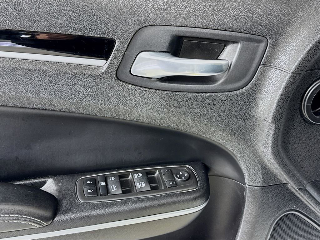 Used 2021 Chrysler 300 S w/ S Model Appearance Package RWD image 11