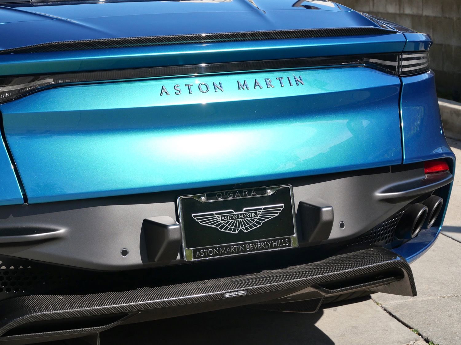 Used 2020 Aston Martin DBS Superleggera Volante image 8