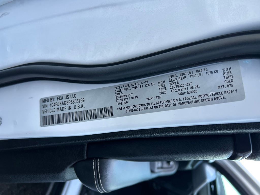 Used 2023 Jeep Grand Cherokee L Laredo image 41