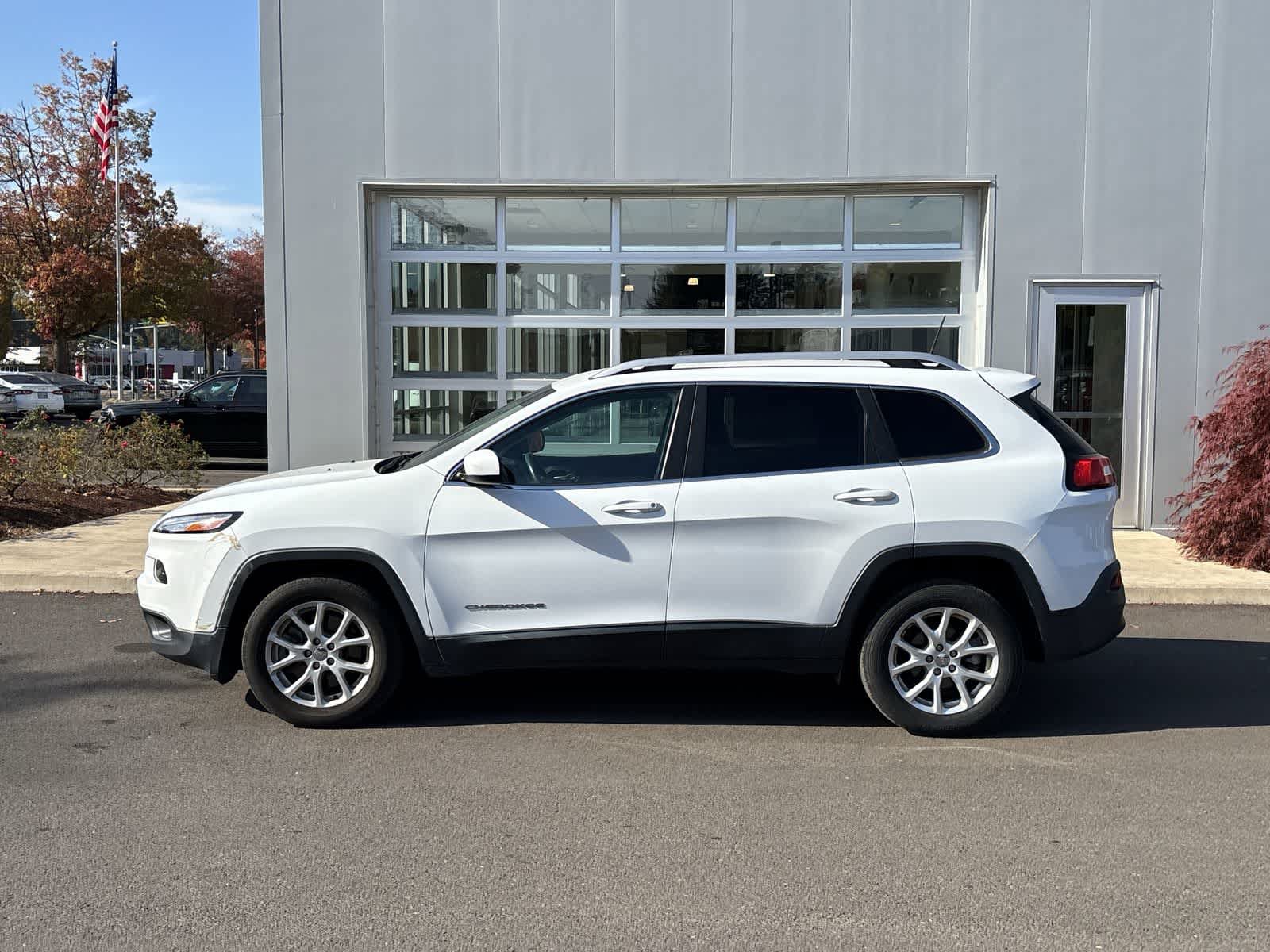 Certified 2017 Jeep Cherokee Latitude FWD image 2