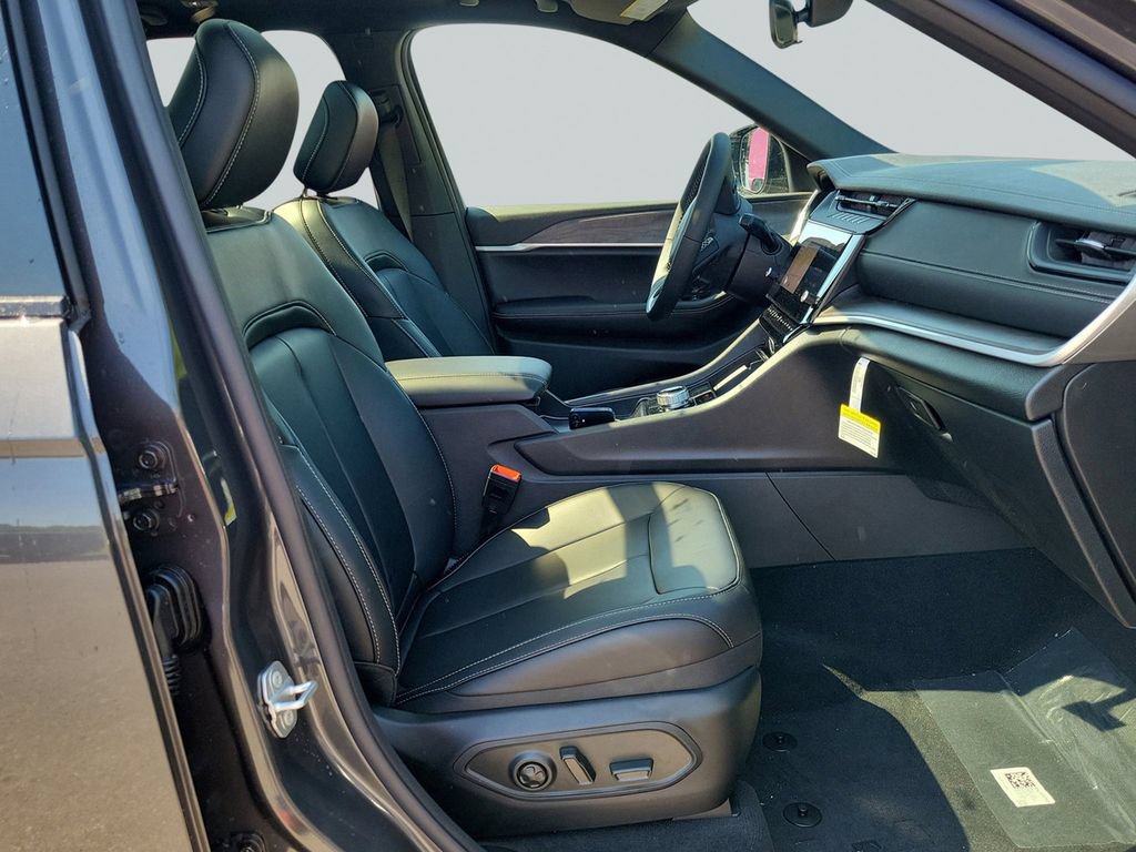 New 2026 Jeep Grand Cherokee Limited w/ Limited Altitude Package RWD image 40