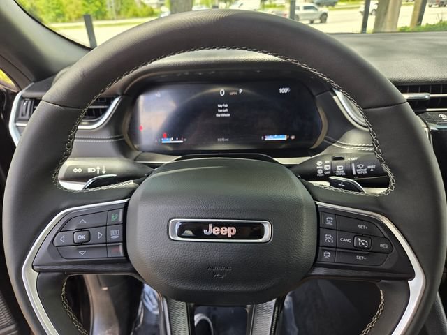 Certified 2025 Jeep Grand Cherokee Altitude AWD/4WD image 27