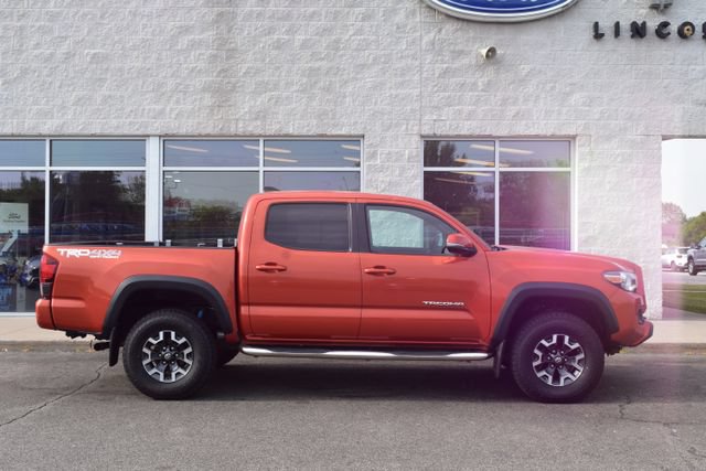 Used 2018 Toyota Tacoma TRD Off-Road w/ Technology Package AWD/4WD image 3