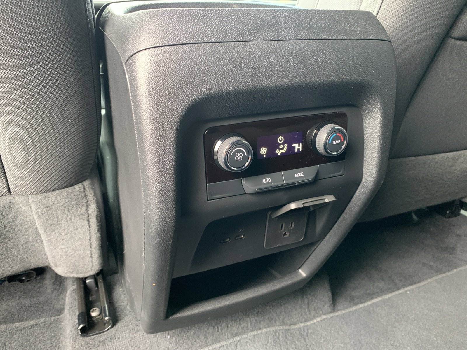 Used 2024 Chevrolet Traverse LT image 19