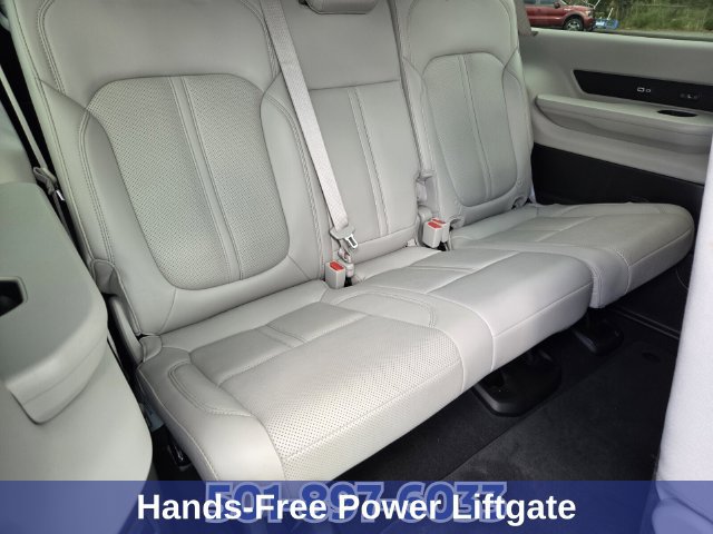 Used 2023 Jeep Wagoneer L Series II w/ Premium Group I AWD/4WD image 16