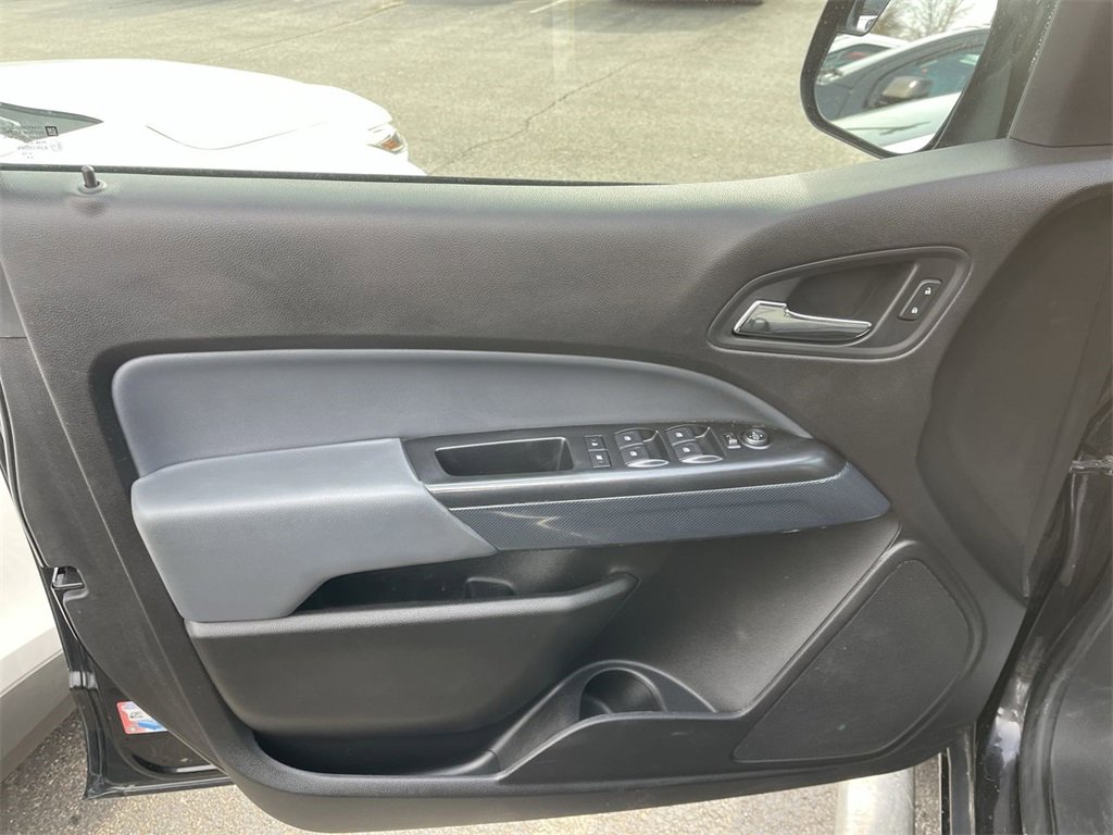 Used 2015 Chevrolet Colorado Z71 image 2