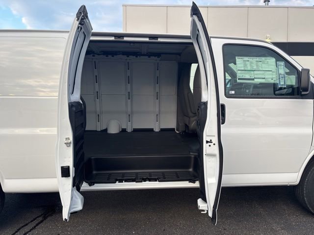 New 2026 GMC Savana 3500 Extended RWD image 26