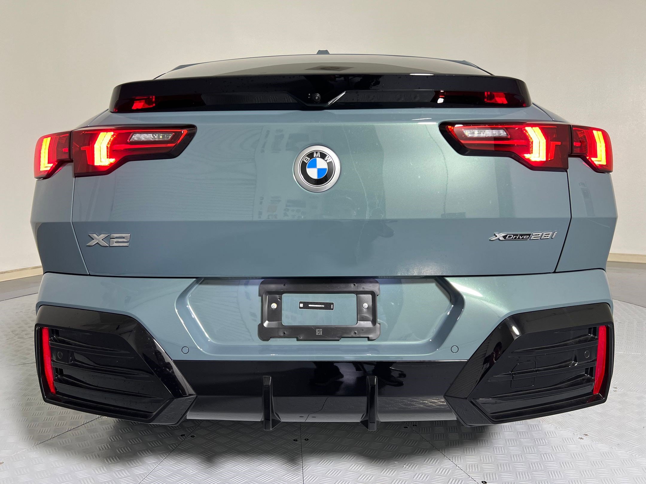 Used 2025 BMW X2 xDrive28i w/ Premium Package image 10